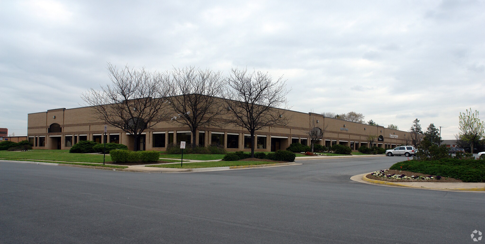 8600-8624 Phoenix Dr, Manassas, VA à louer Photo principale- Image 1 de 5
