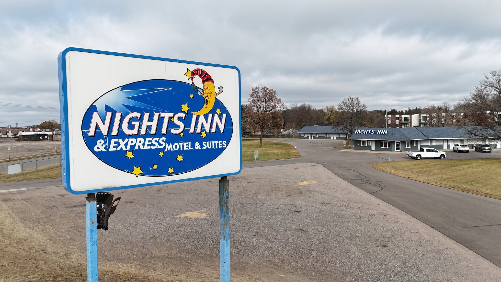 720 Highway 10, Saint Cloud, MN à vendre Photo du bâtiment- Image 1 de 74