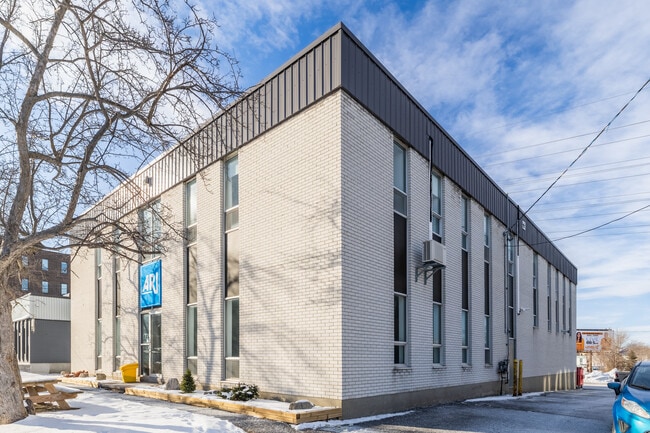 Plus de détails pour 1735 Courtwood Cres, Ottawa, ON - Local d'activités à louer