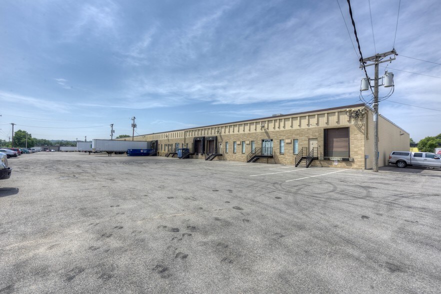 240 Fillmore Ave E, Saint Paul, MN à louer - Photo du bâtiment - Image 1 de 47