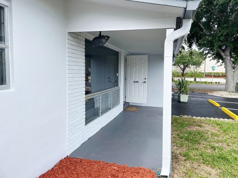 840 NW 33rd St, Oakland Park, FL for sale - Building Photo - Image 3 of 22