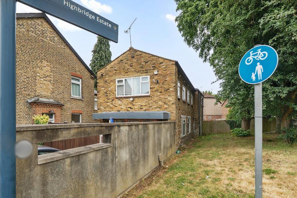 40 New Windsor St, Uxbridge à vendre Photo du bâtiment- Image 1 de 15