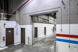 2 Colony Ct, Brampton, ON for lease Interior Photo- Image 2 of 19