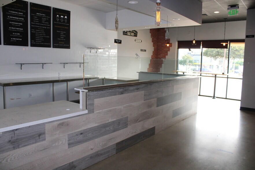 1212 N San Fernando Blvd, Burbank, CA à louer - Photo intérieure - Image 3 de 5