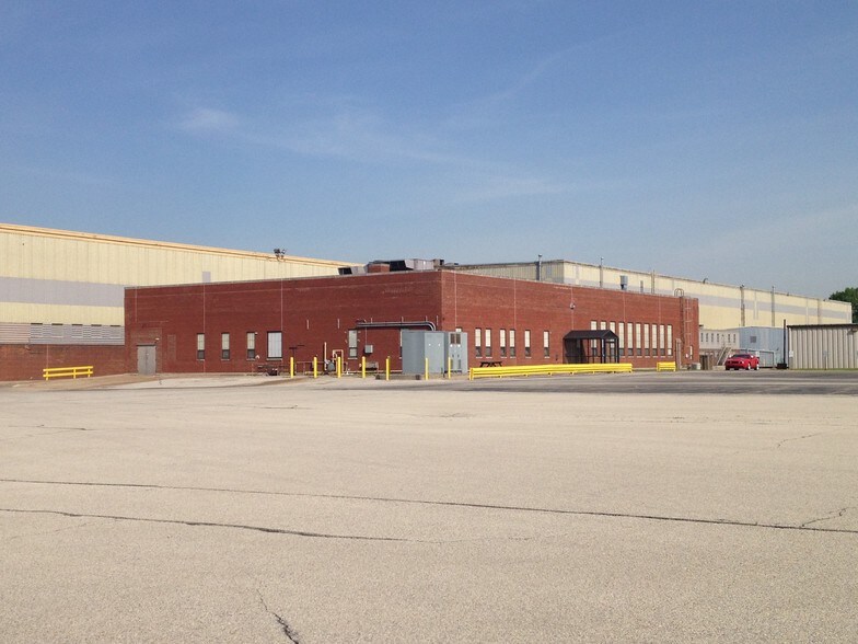 163 Rochester Dr, Louisville, KY for lease - Building Photo - Image 1 of 1