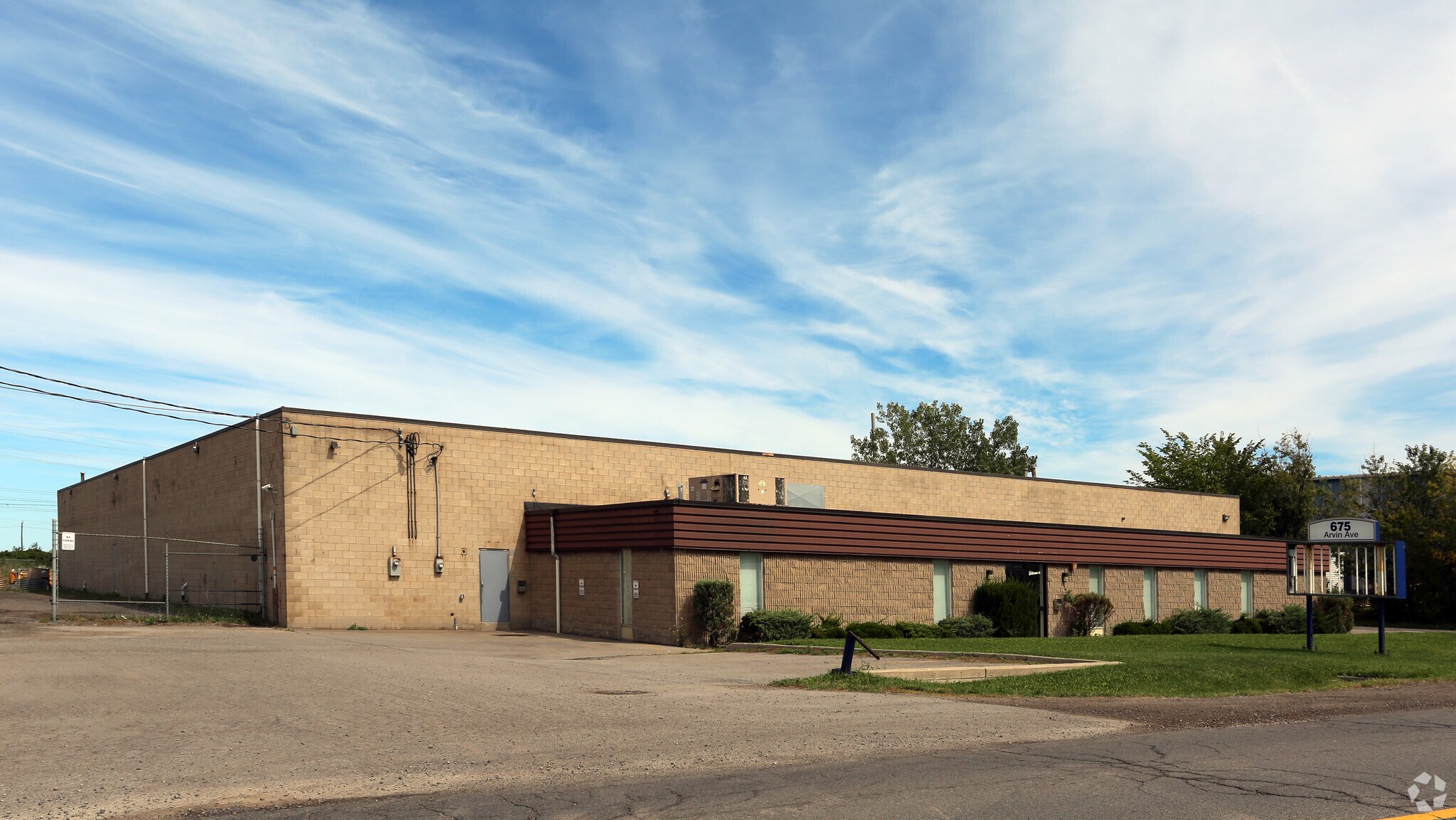 675 Arvin Ave, Hamilton, ON for sale Primary Photo- Image 1 of 1