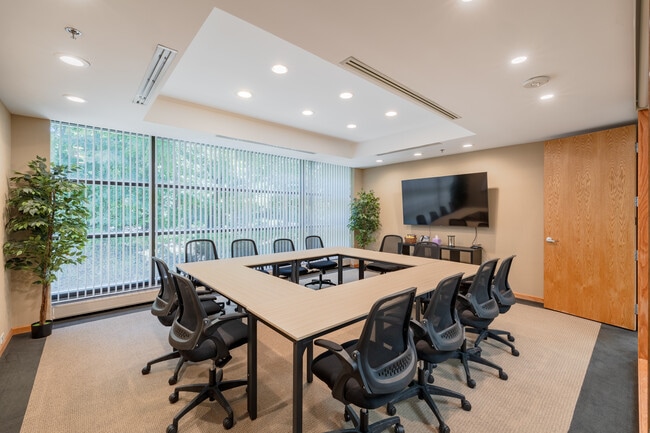 More details for 40900 Woodward Ave, Bloomfield Hills, MI - Coworking for Lease