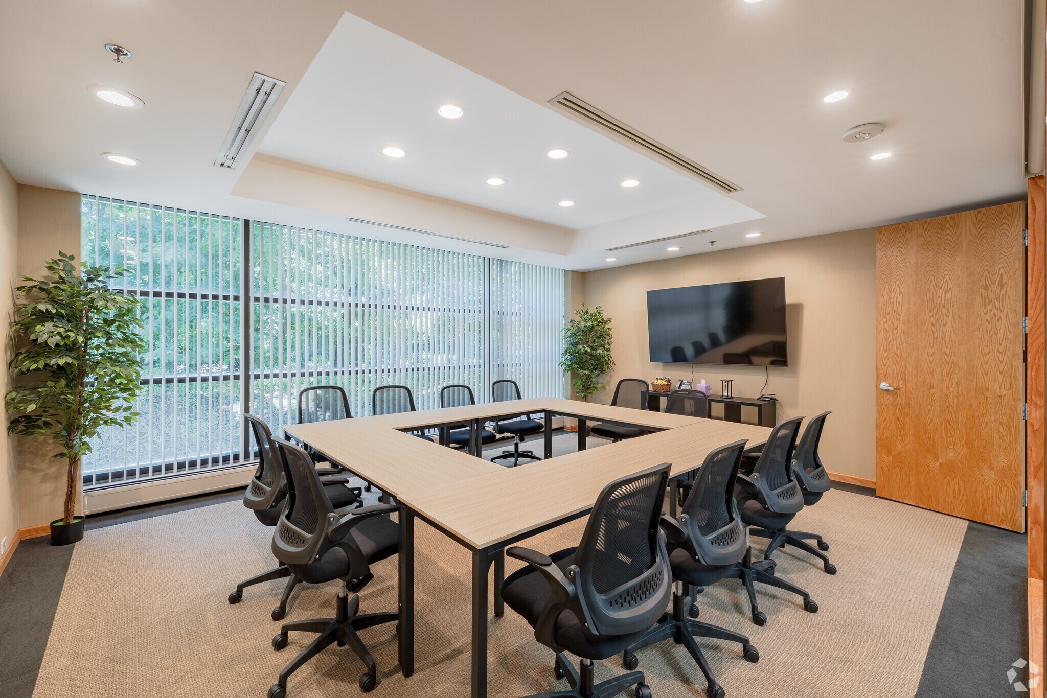 40900 Woodward Ave, Bloomfield Hills, MI for lease Primary Photo- Image 1 of 21
