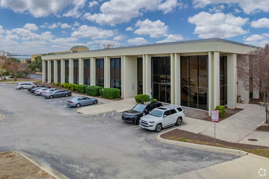 4241 E Piedras Dr, San Antonio, TX à vendre - Photo principale - Image 1 de 6