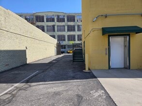 930 E Pico Blvd, Los Angeles, CA for lease Building Photo- Image 2 of 3