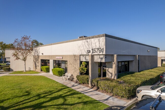Plus de détails pour 15791 Rockfield Blvd, Irvine, CA - Local d'activités, Industriel à louer