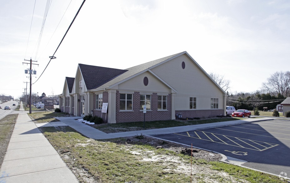 8081 W Layton Ave, Milwaukee, WI for lease - Building Photo - Image 2 of 2