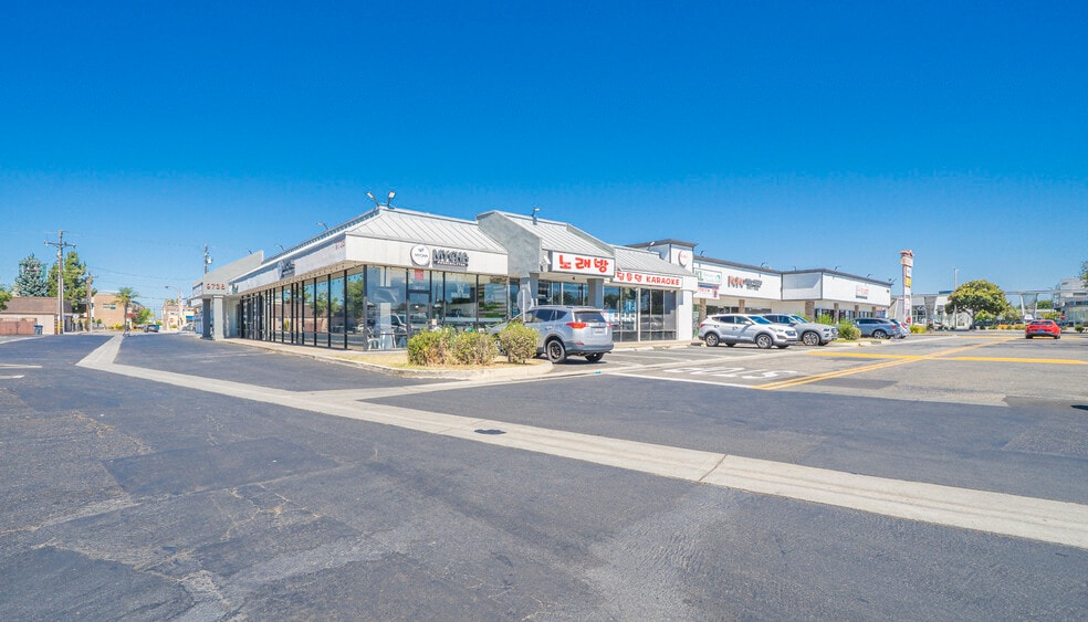 9738 Garden Grove Blvd, Garden Grove, CA for lease - Building Photo - Image 3 of 12