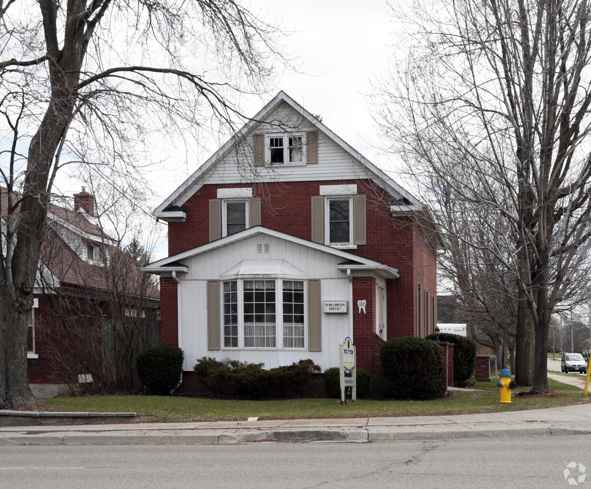 187 Erb St W, Waterloo, ON for sale Primary Photo- Image 1 of 1