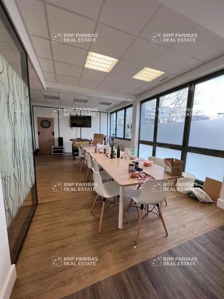 6 Rue D'Estienne D'Orves, Colombes for lease Interior Photo- Image 1 of 9