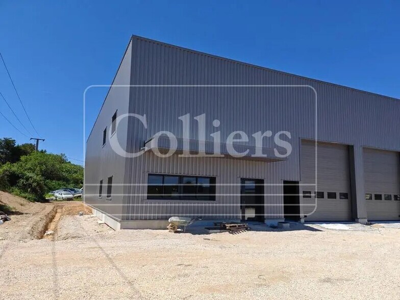 281 Avenue Des Chasseens, Gardanne à louer - Photo du bâtiment - Image 1 de 14