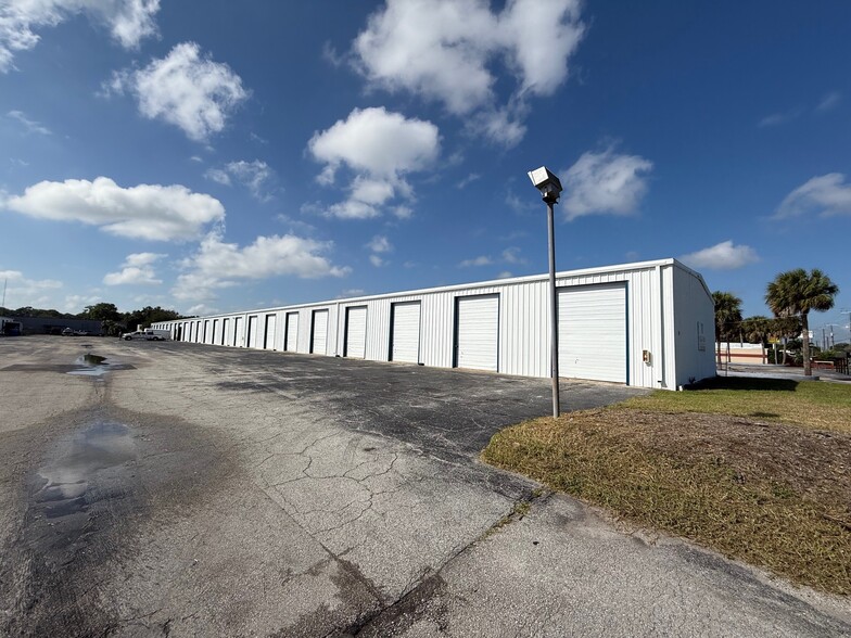 6941 W Old Nasa Blvd, Melbourne, FL for lease - Building Photo - Image 1 of 5