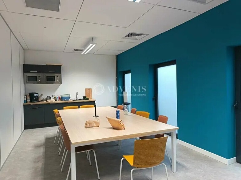 Office in Villeneuve-d'Ascq for lease - Building Photo - Image 3 of 7
