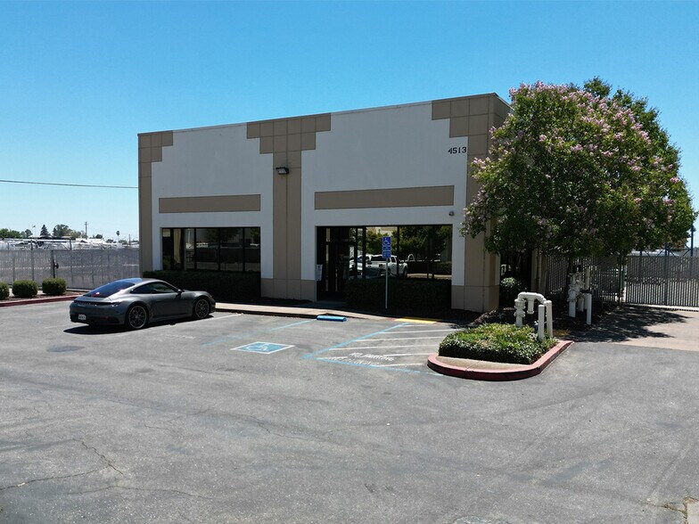 4513 Harlin Dr, Sacramento, CA à louer - Photo du bâtiment - Image 1 de 4