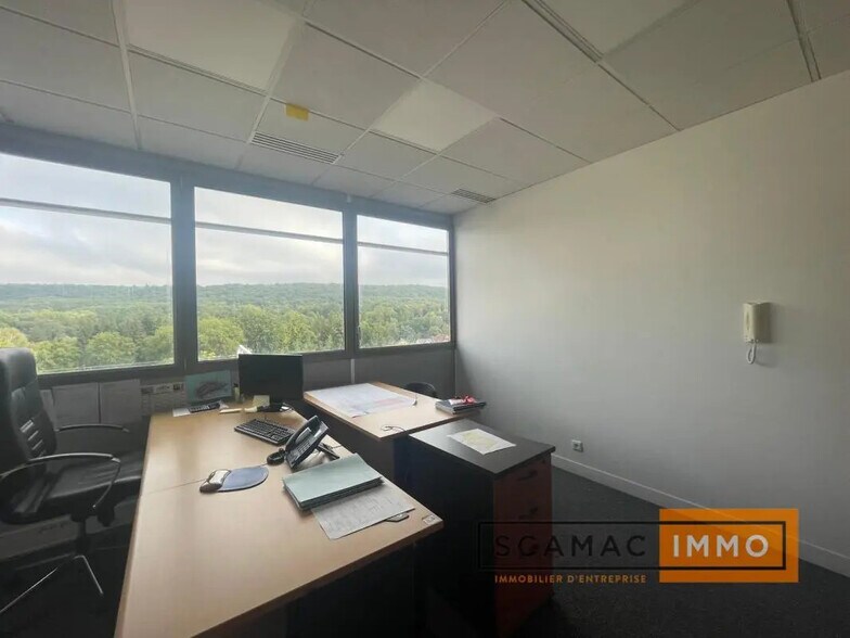 Office in Orsay for lease - Building Photo - Image 3 of 6