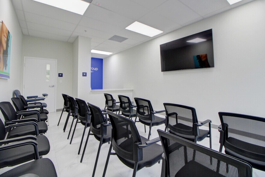 304 N Krome Ave, Homestead, FL for lease - Building Photo - Image 3 of 33