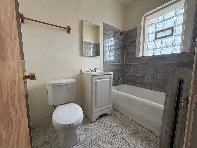 7042-7048 S Michigan, Chicago, IL à vendre - Photo du bâtiment - Image 2 de 5