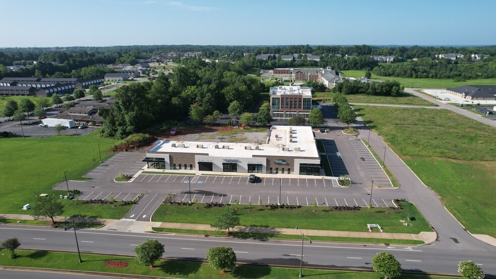 135 Chesapeake Ln, Clarksville, TN for lease - Building Photo - Image 3 of 16