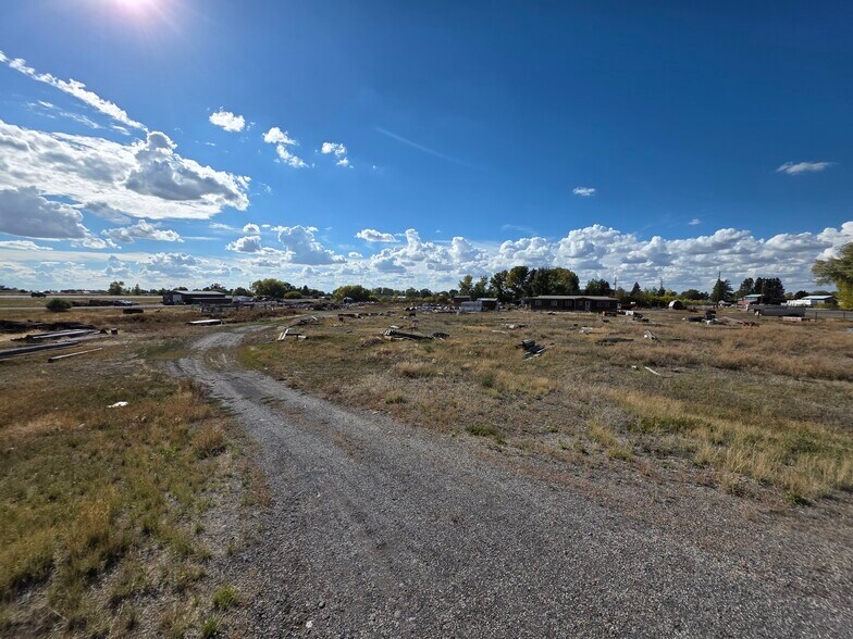 2588 E Yellowstone Hwy, Saint Anthony, ID à vendre - Autre - Image 1 de 9