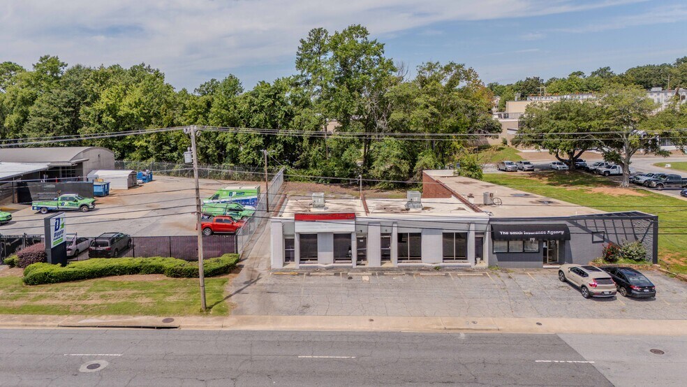 215 N Pleasantburg Dr, Greenville, SC à vendre - Photo du bâtiment - Image 1 de 32