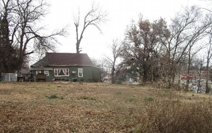 Cash-Flowing KCK Fourplex with Land Lot portfolio of 2 properties for sale on LoopNet.ca - Primary Photo - Image 2 of 2