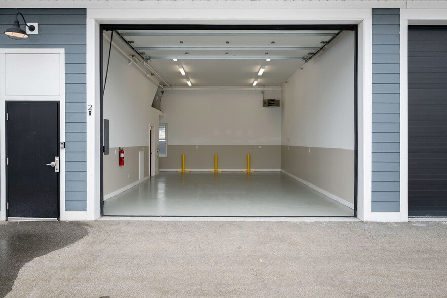 42 Felton St, Waltham, MA for sale - Building Photo - Image 3 of 12