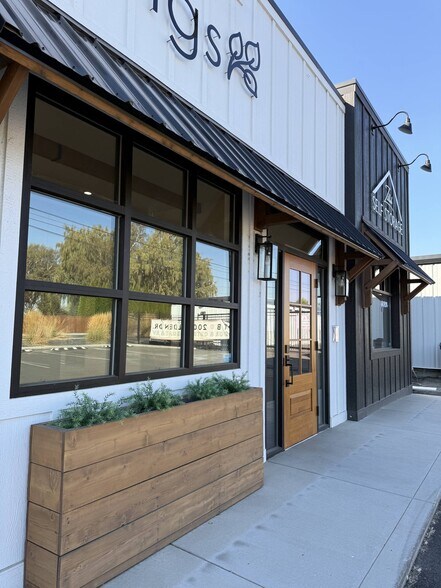 101 W Northstone Pky, Zillah, WA à louer - Photo du bâtiment - Image 2 de 15