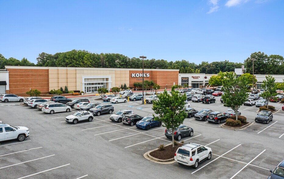 1300 Johnson Ferry Rd, Marietta, GA à louer - Photo du bâtiment - Image 3 de 12