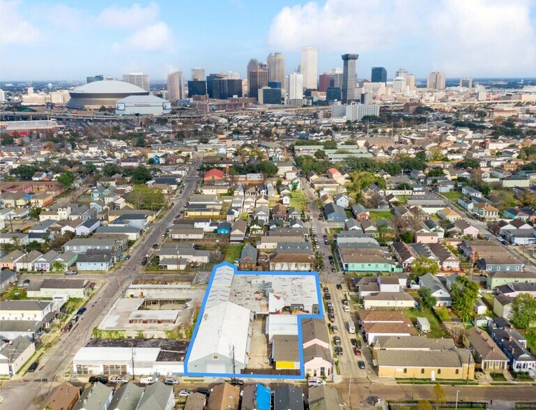 Centrally Located Industrial Asset portefeuille de 2 propriétés à vendre sur LoopNet.ca - Photo du bâtiment - Image 2 de 27