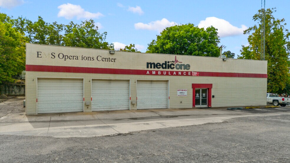 Medic One Portfolio Sale portefeuille de 5 propriétés à vendre sur LoopNet.ca - Photo principale - Image 3 de 4