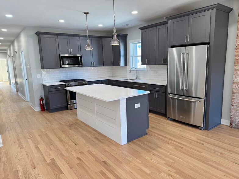 20 W Jefferson Ave, Naperville, IL à louer - Photo du bâtiment - Image 2 de 6