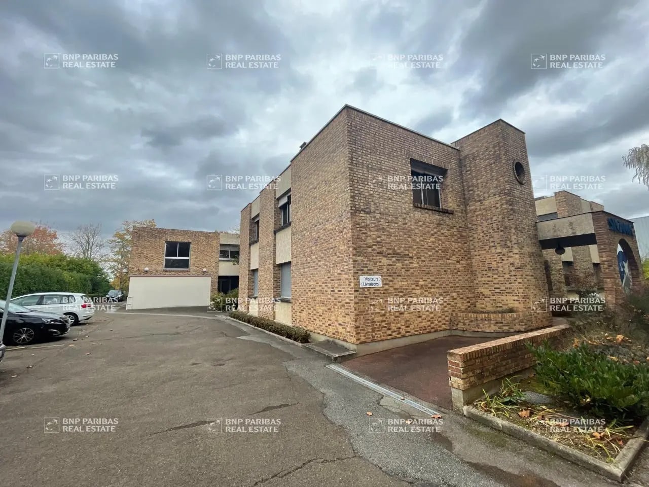 Flex in Buc for sale Building Photo- Image 1 of 14