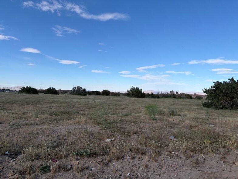 1 Santa Fe Ave, Hesperia, CA à vendre - Photo du bâtiment - Image 2 de 7