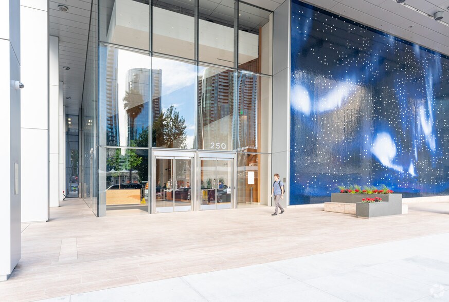 250 Howard St, San Francisco, CA à louer - Photo du bâtiment - Image 2 de 8