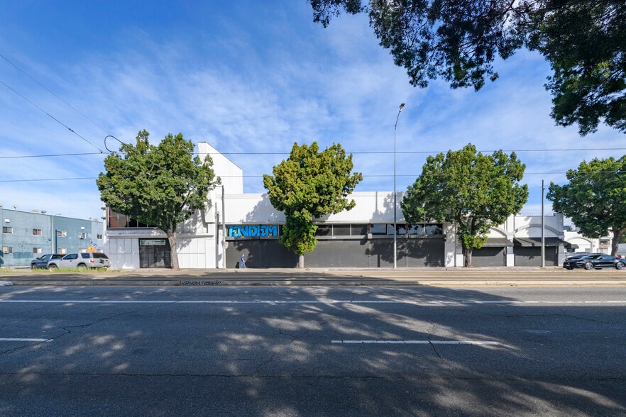 1207 E Washington Blvd, Los Angeles, CA à louer - Photo du bâtiment - Image 2 de 13