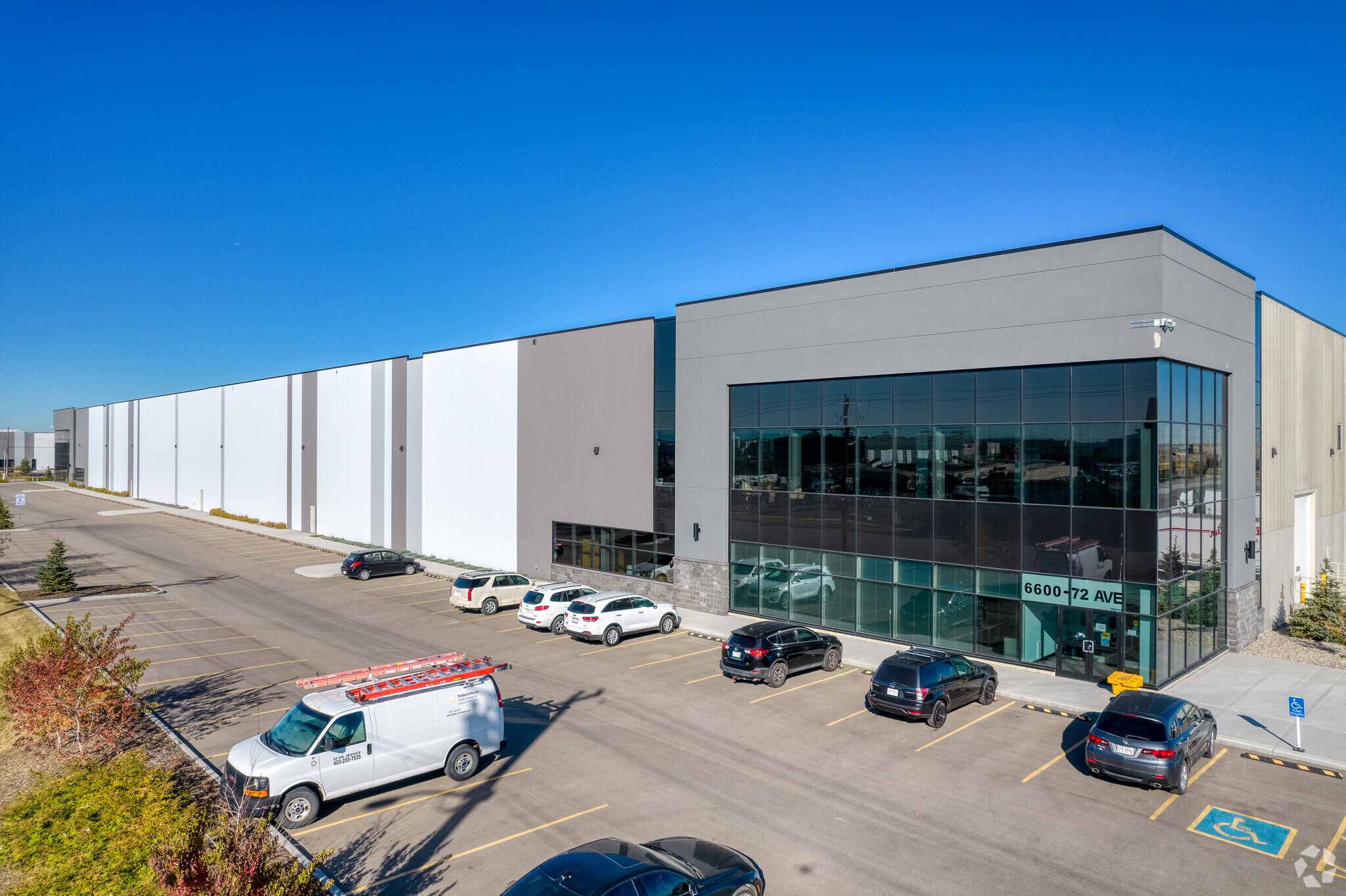 6600 72 Ave SE, Calgary, AB à louer Photo du bâtiment- Image 1 de 7
