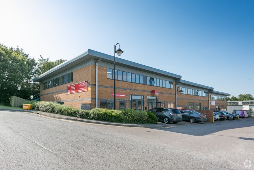 Bowman House, Royal Wootton Bassett for lease - Primary Photo - Image 1 of 2