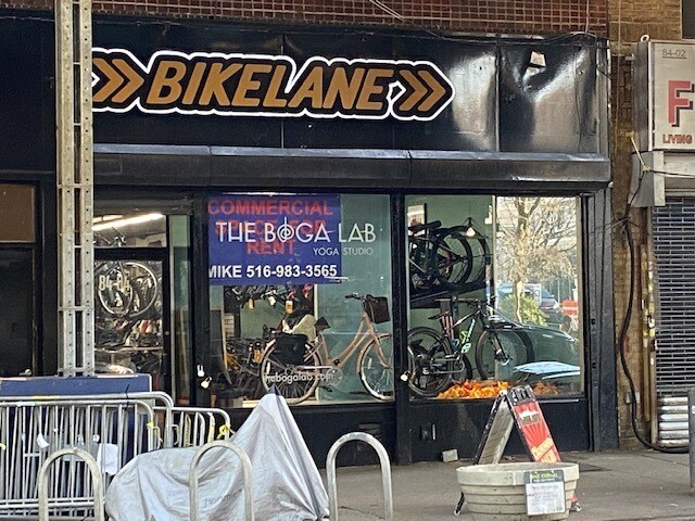 8404 Jamaica Ave, Jamaica, NY à louer - Photo du bâtiment - Image 2 de 10