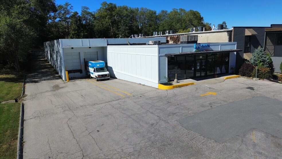 1220 8th St, West Des Moines, IA à vendre - Photo du bâtiment - Image 2 de 7