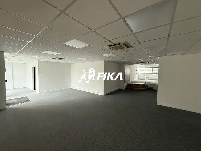 Office in Bordeaux for lease - Interior Photo - Image 3 of 12