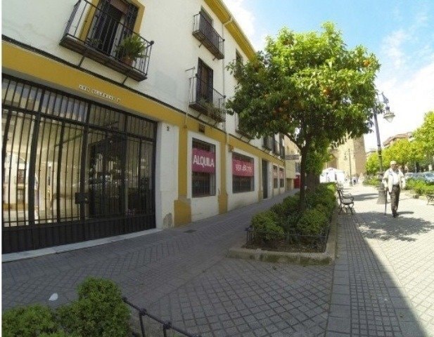 Retail in Córdoba, Córdoba for lease Building Photo- Image 1 of 12