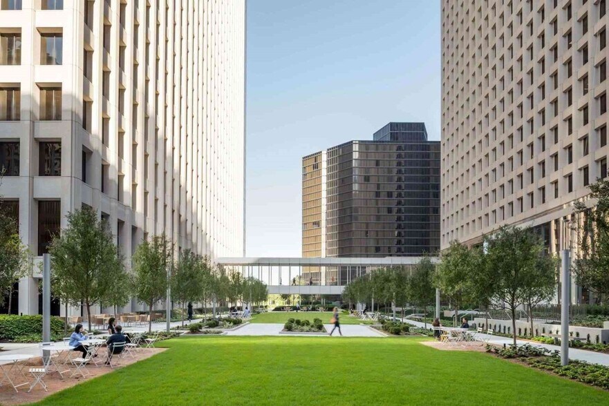 333 Clay St, Houston, TX à louer - Photo du bâtiment - Image 2 de 18