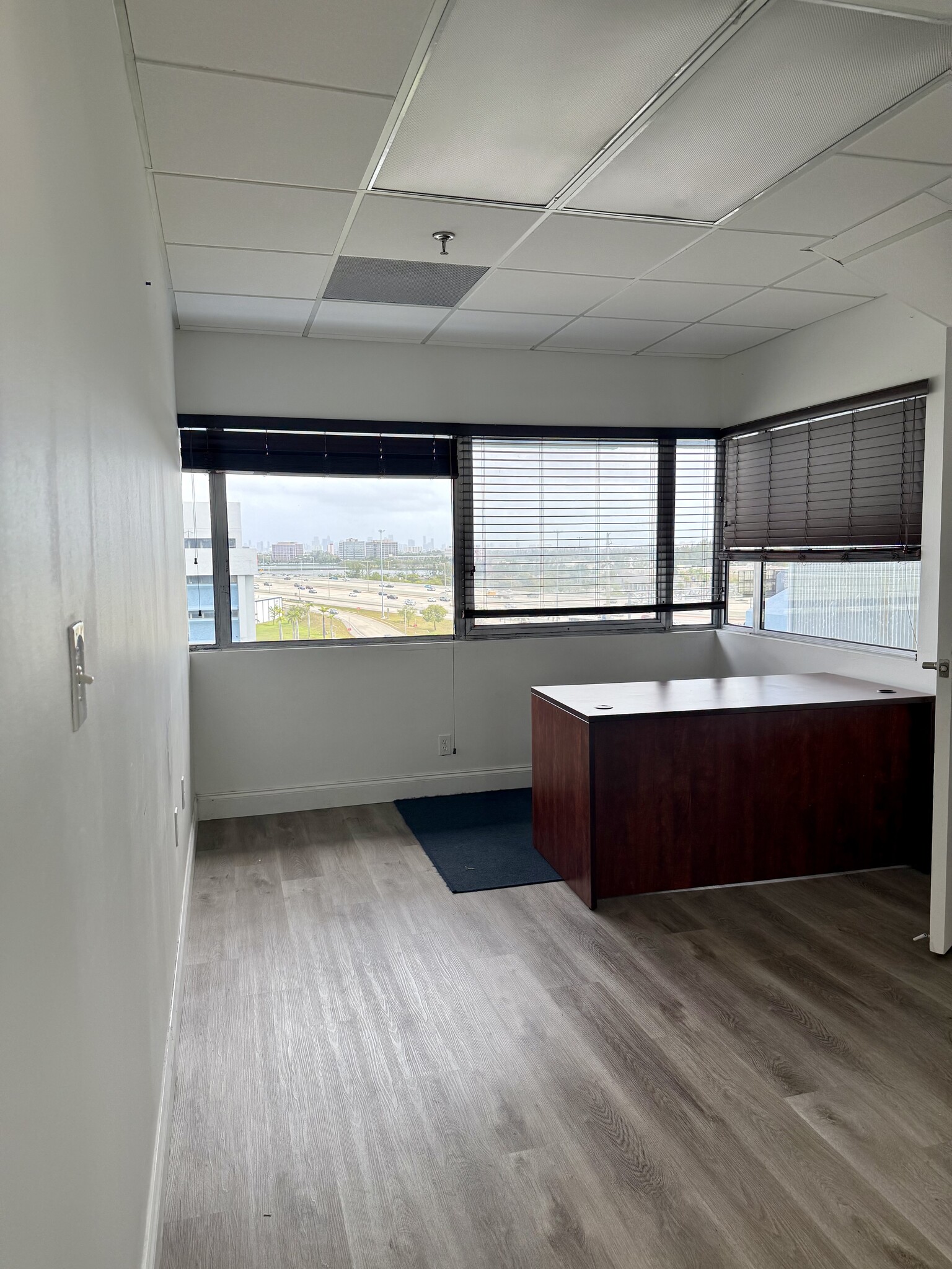 1150 NW 72nd Ave, Miami, FL for lease Interior Photo- Image 1 of 10