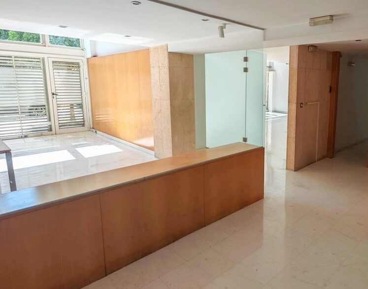 Retail in València for lease - Building Photo - Image 2 of 30