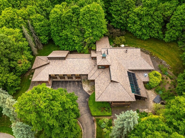 20 Woodsend Cres, Aurora, ON for sale - Building Photo - Image 2 of 13